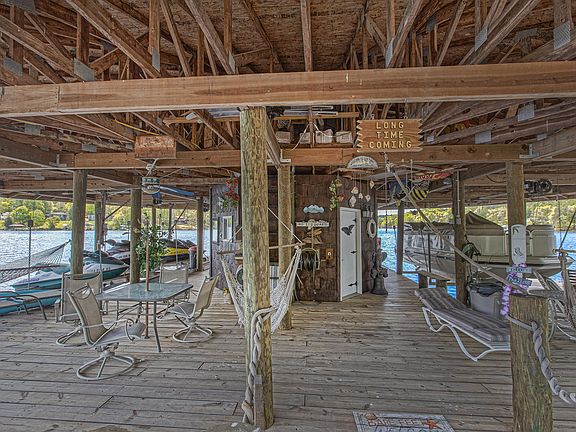 3rd image of 1185 Belle Isle Dr