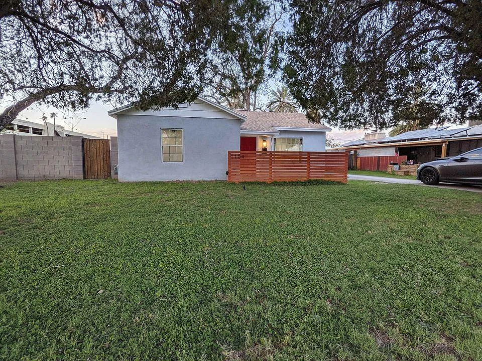 1154 W 2nd Pl — Photo 3