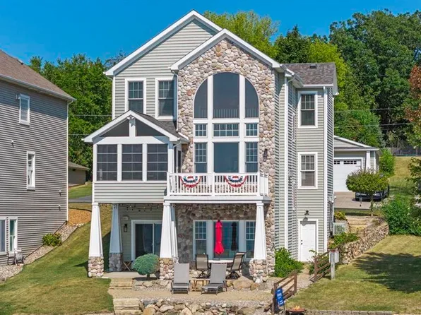 255 Lane 101 Hamilton Lk, Hamilton, IN 46742