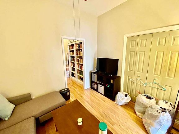 5th image of 691 De Graw St #1