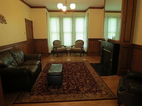 5th image of 895 C St