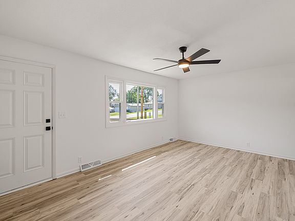 4th image of 612 Dallas St