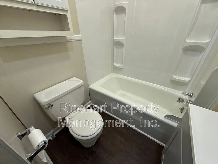 325 Walnut St — Photo 18