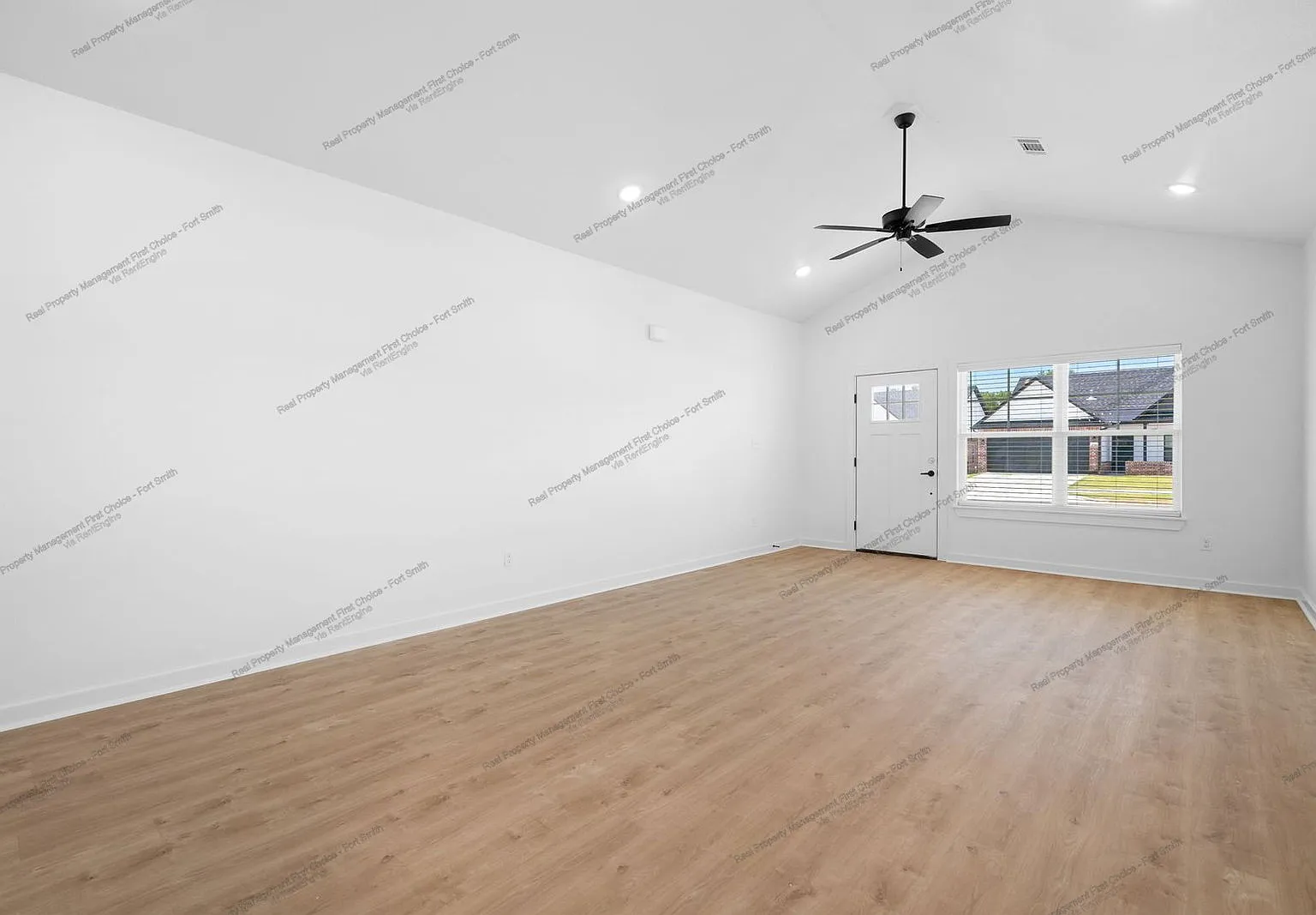 3 bed, 2.0 bath, 1470 sqft, $1,600 — Photo 4