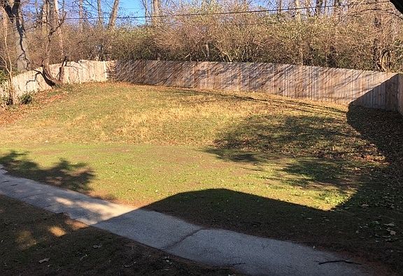 4th image of 5194 Wheaton St