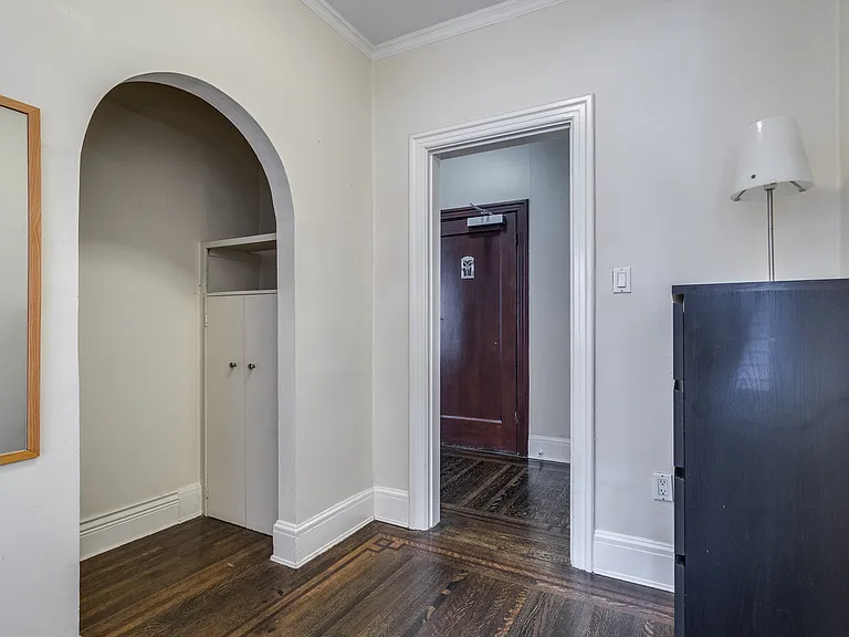 935 Jervis St — Photo 48