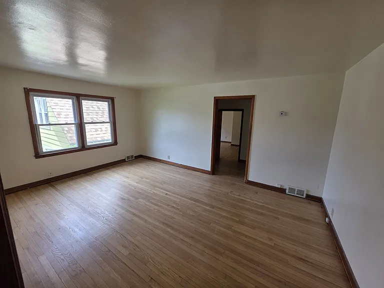 2857 S Howell Ave — Photo 7