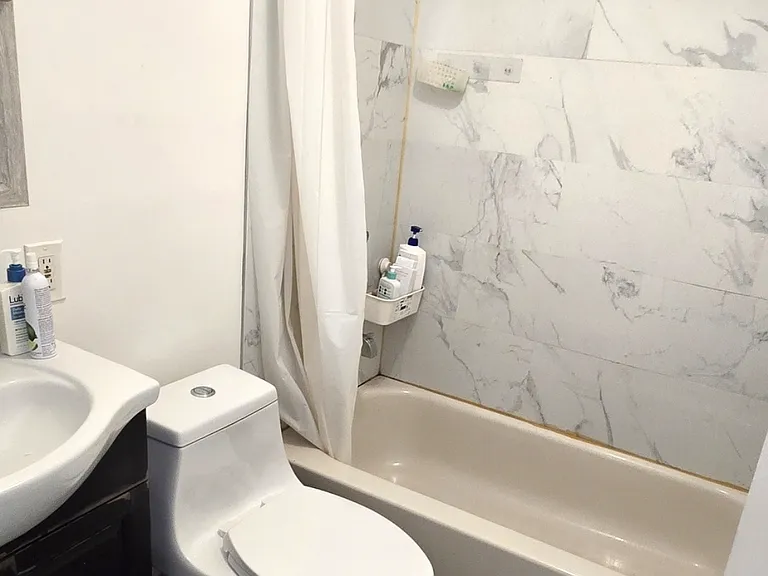 908 Belmont Ave #1B — Photo 4