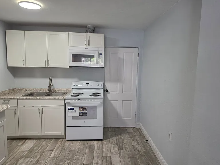 2205 S Park Ave — Photo 26