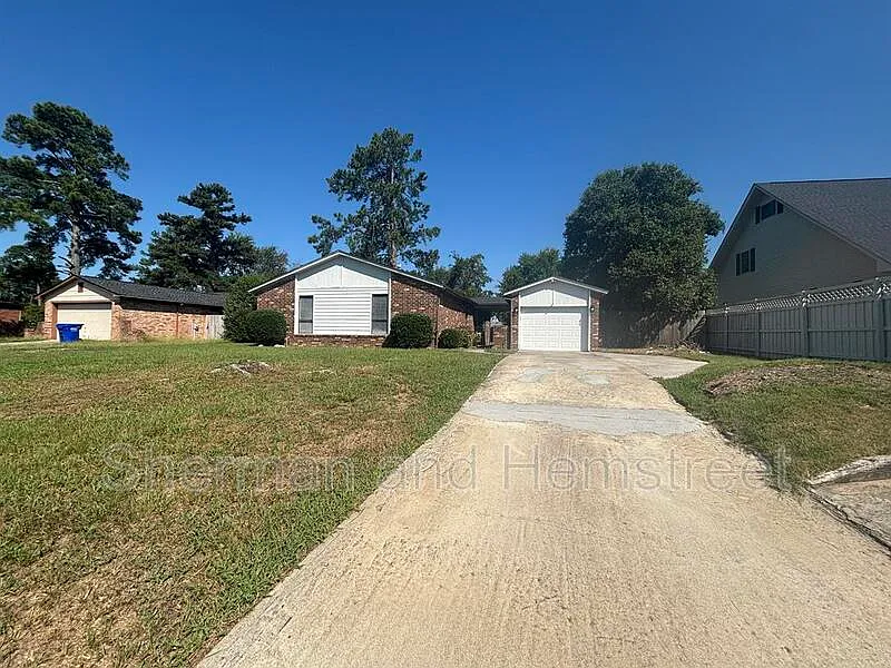 3 bed, 2.0 bath, 1392 sqft, $1,600 — Photo 2