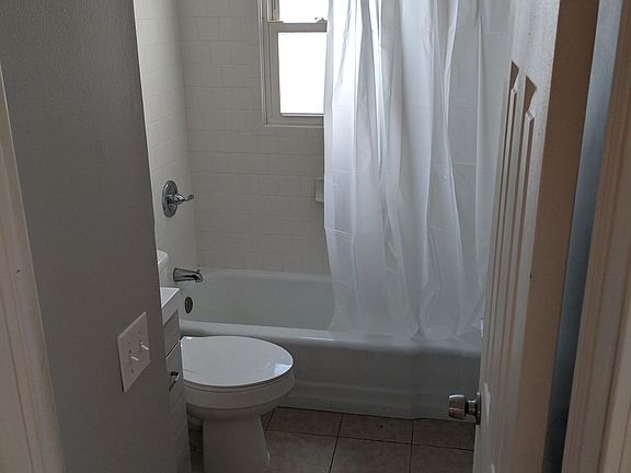 4th image of 29 Hawthorne Ave #2