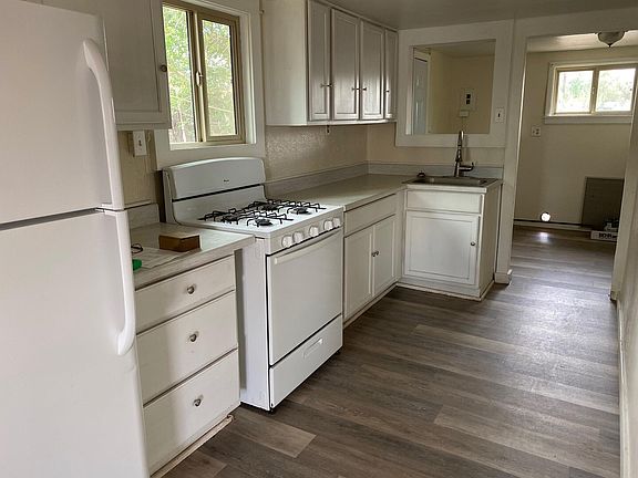 4th image of 614 Katherine Ave W