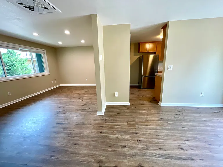 1409 E State St — Photo 7