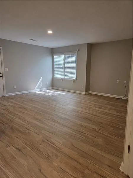 4 bed, 3.0 bath, 2328 sqft, $2,800 — Photo 4
