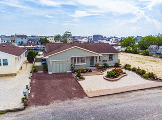 110 E Shrewsbury Dr, Little Egg Harbor, NJ 08087