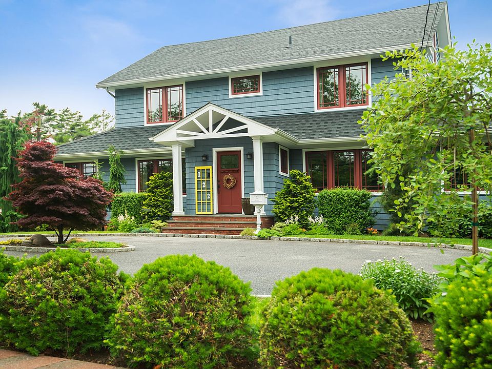 1st image of 122 Hempstead Ave