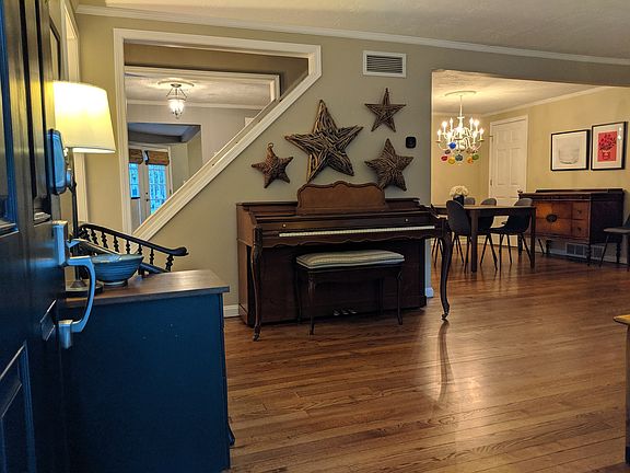 3rd image of 4423 W 69th St