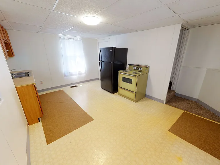 212 E Walnut St — Photo 4