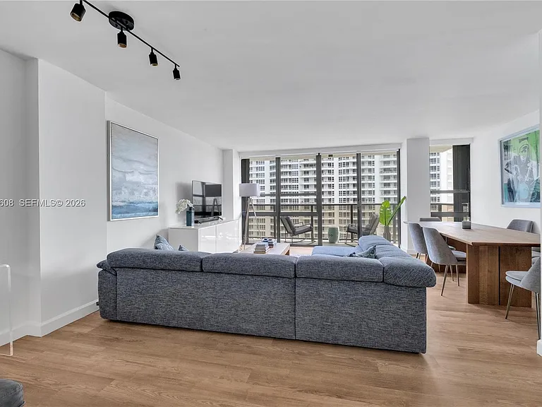 600 NE 36th St #1220 — Photo 34