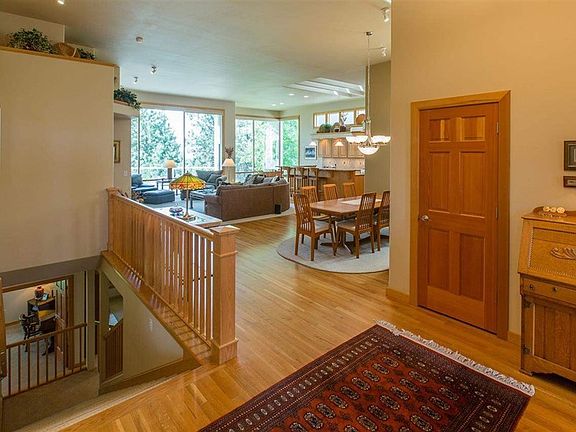 4th image of 2043 S Parkwood Cir