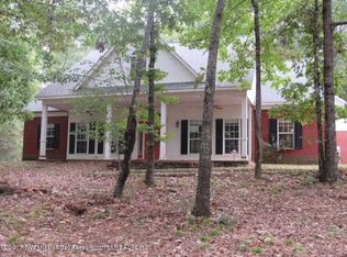 4066 Sharon Dr, Horn Lake, MS 38637