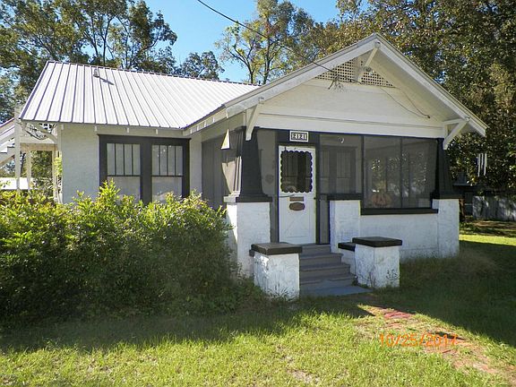 3rd image of 2121 Gillis St