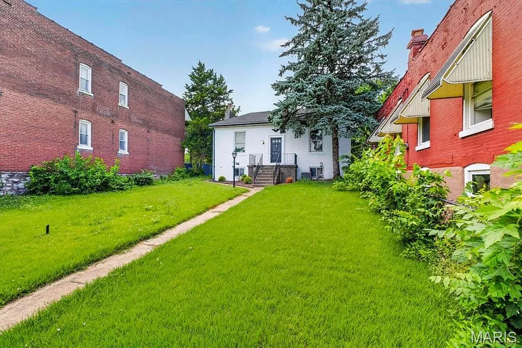 2 bed, 1.0 bath, 1057 sqft, $1,350 — Photo 3