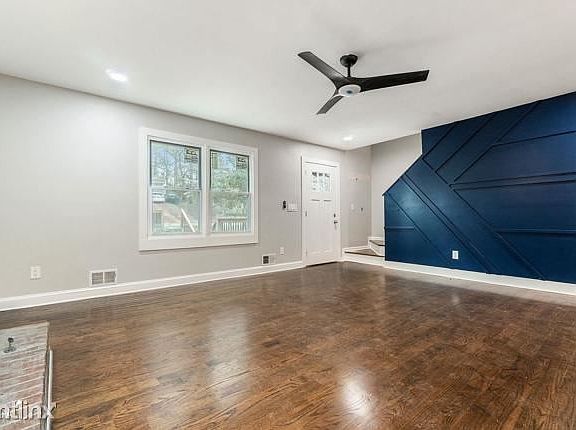 5th image of 743 San Fernando Dr SE #R