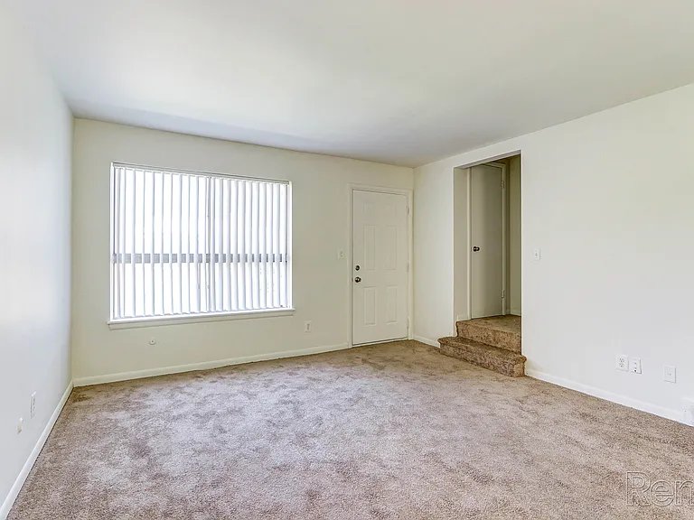 Elmsleigh Apartments — Photo 9