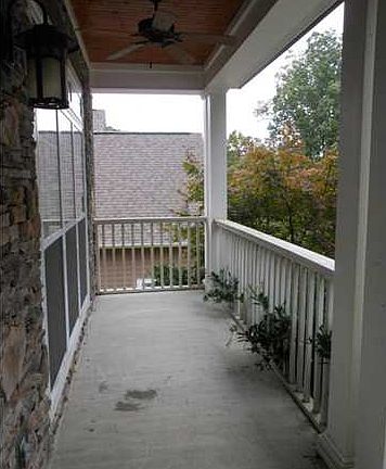 4th image of 1719 Glenroy Ave