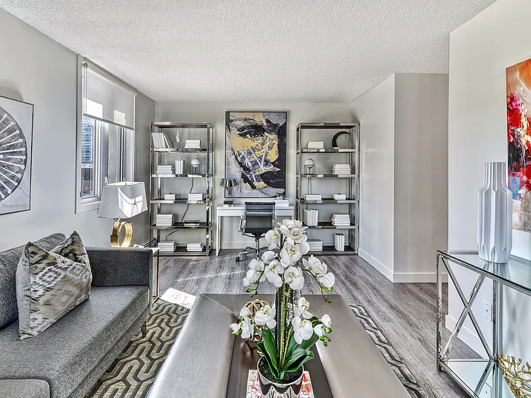 700 9th St SW — Photo 3