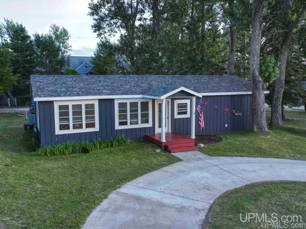 21963 E Coast Guard Poin, Grand Marais, MI 49839
