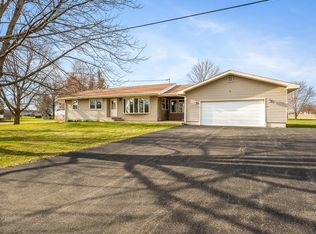 2096 E Maize Rd, Freeport, IL 61032