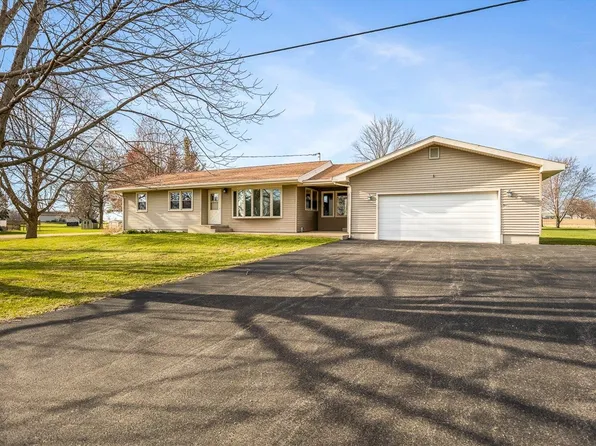 2096 E Maize Rd, Freeport, IL 61032