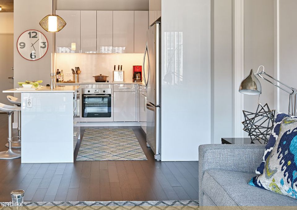 220J-apartments-for-rent-walking-distance-to-merchandise-mar