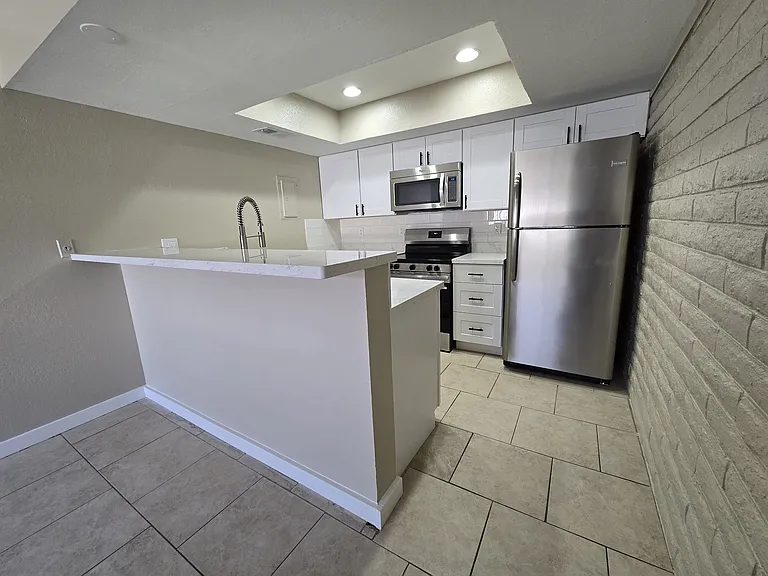 82 W Southern Ave #A — Photo 2