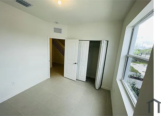 110 NW 10th Pl — Photo 5