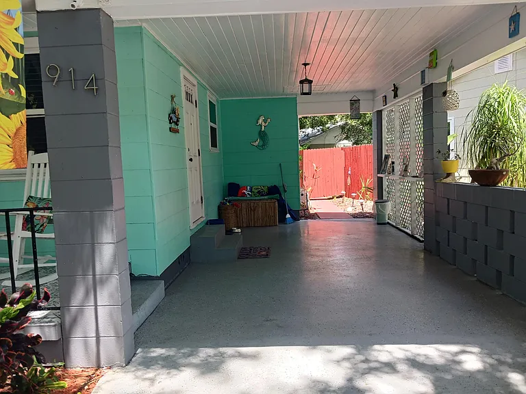 914 35th St N — Photo 5