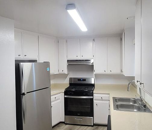 2nd image of 711 W Queen St APT 201