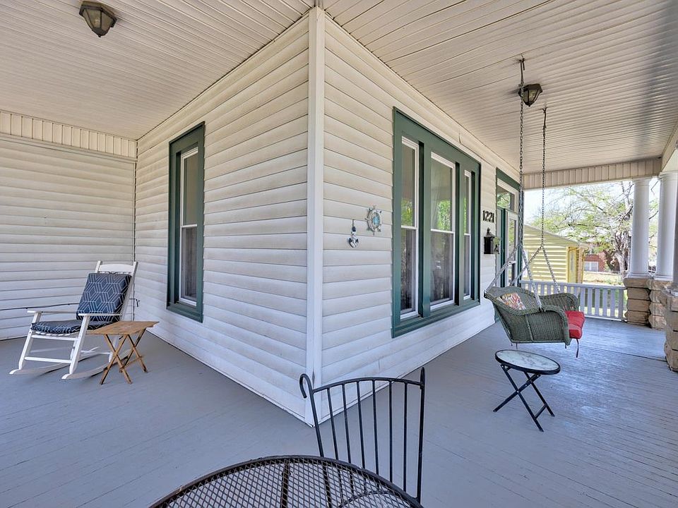 1221 E 7th Ave, Winfield, KS 67156 | Zillow