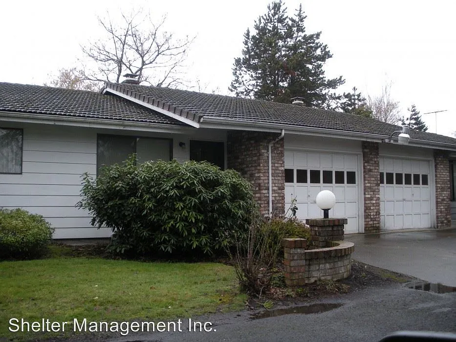 607 19th St NE photo 1