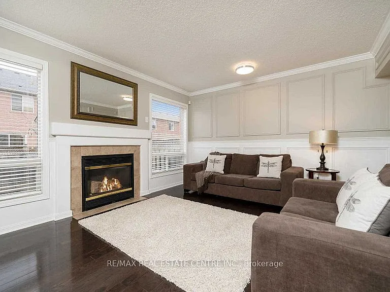 665 Thompson Rd S — Photo 5