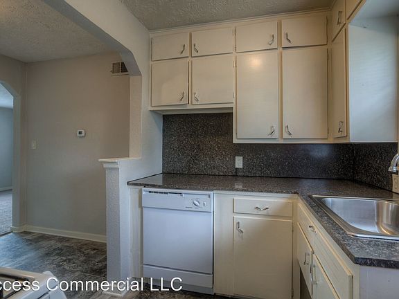 4th image of 119 N 38th St APT 8