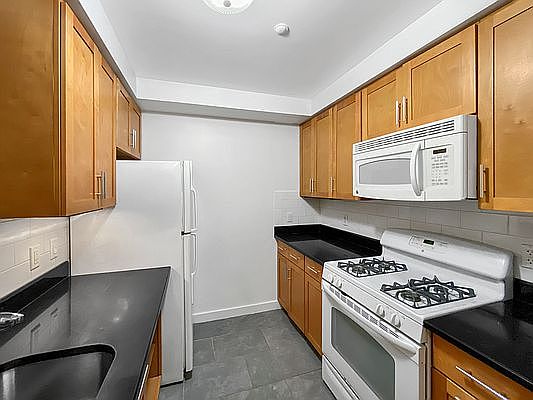 5th image of 6 E 116th St APT 4A