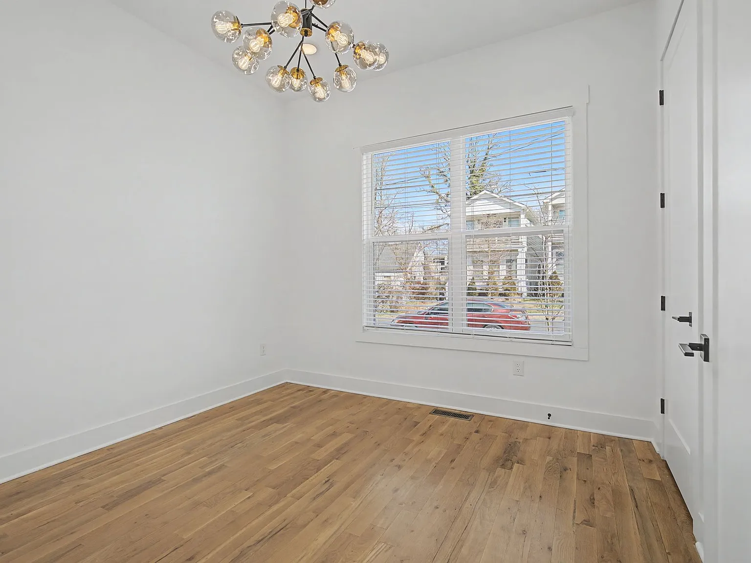 4 bed, 2400 sqft, $3,299 — Photo 3
