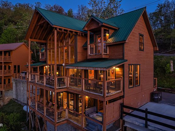 2nd image of 1177 Ski View Dr