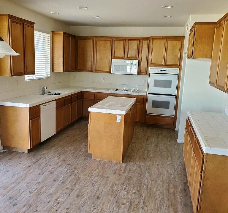 2nd image of 43822 Elena Ct