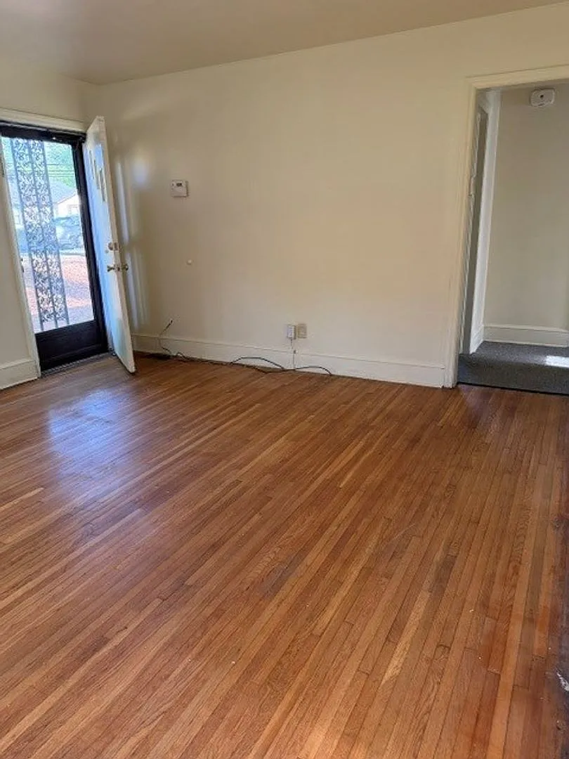 2 bedroom 1 bathroom house — Photo 4