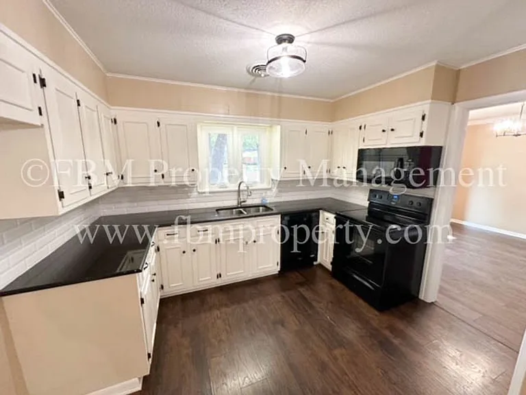 900 Dobbins Rd — Photo 7