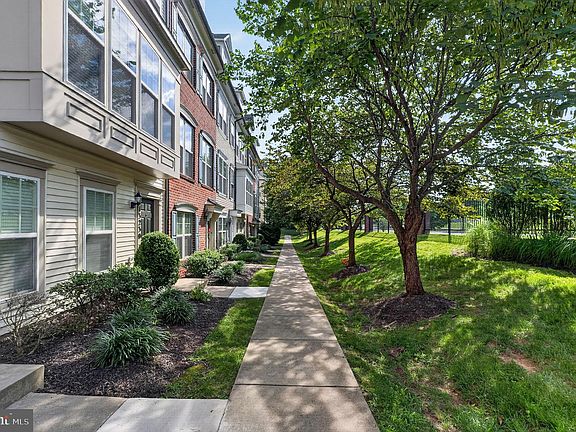 4th image of 13230 Shawnee Ln #102